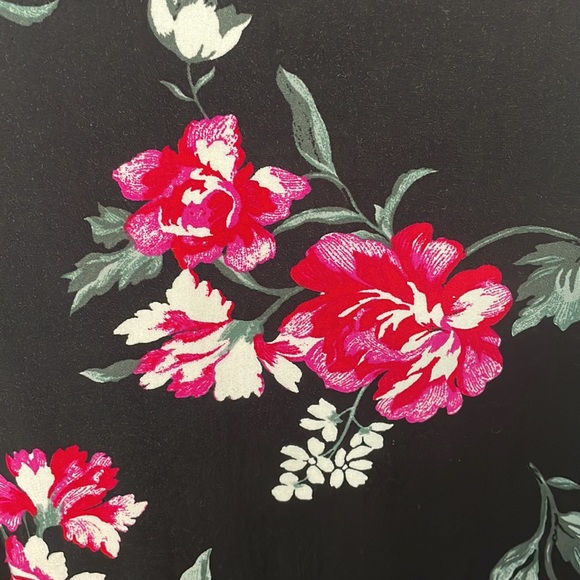 Keyhole Floral Dress - Picture 8 of 8